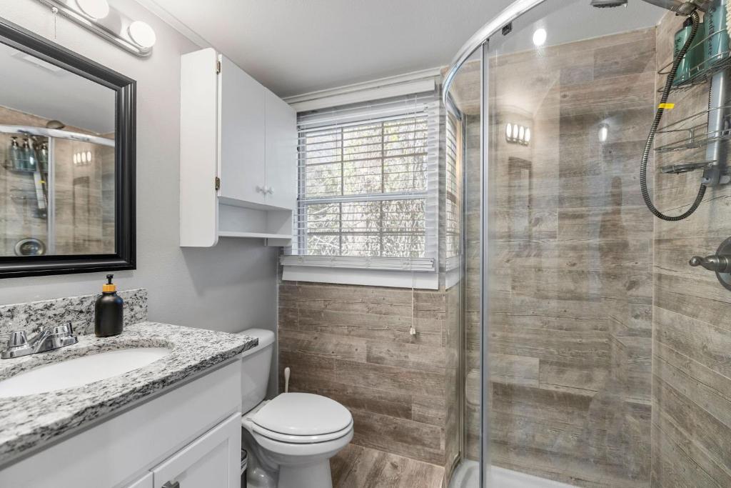 Downtown Cottage Hammond, Pool, Hot Tub, King Bed - Image 6