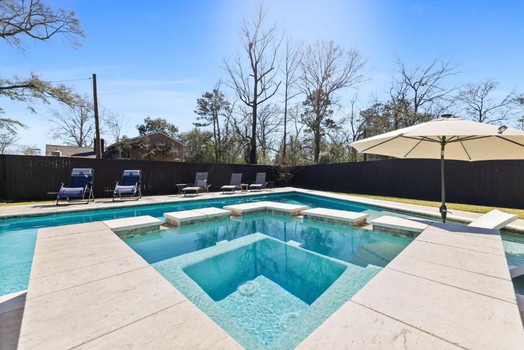 Downtown Cottage Hammond, Pool, Hot Tub, King Bed