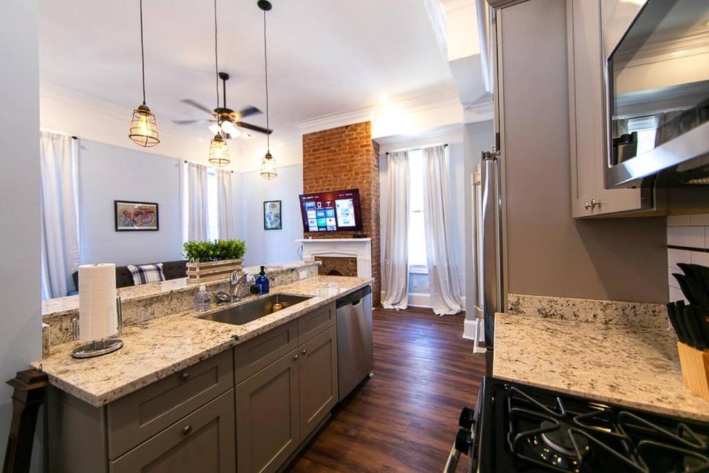 Claiborne Historic Victorian Mansion B - 5 bed-3 bath - Image 5