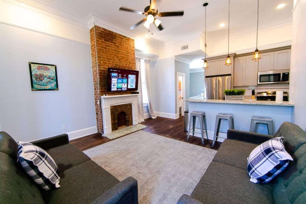 Claiborne Historic Victorian Mansion B - 5 bed-3 bath - Image 4