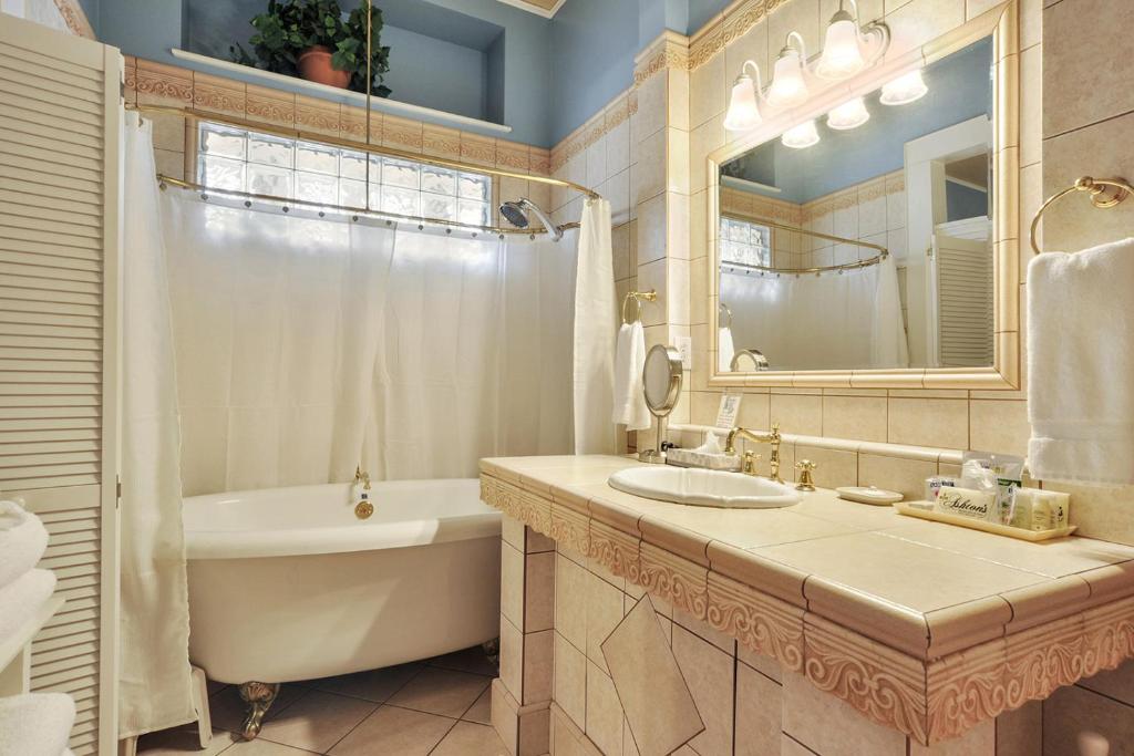 Ashton's Bed and Breakfast - Image 8