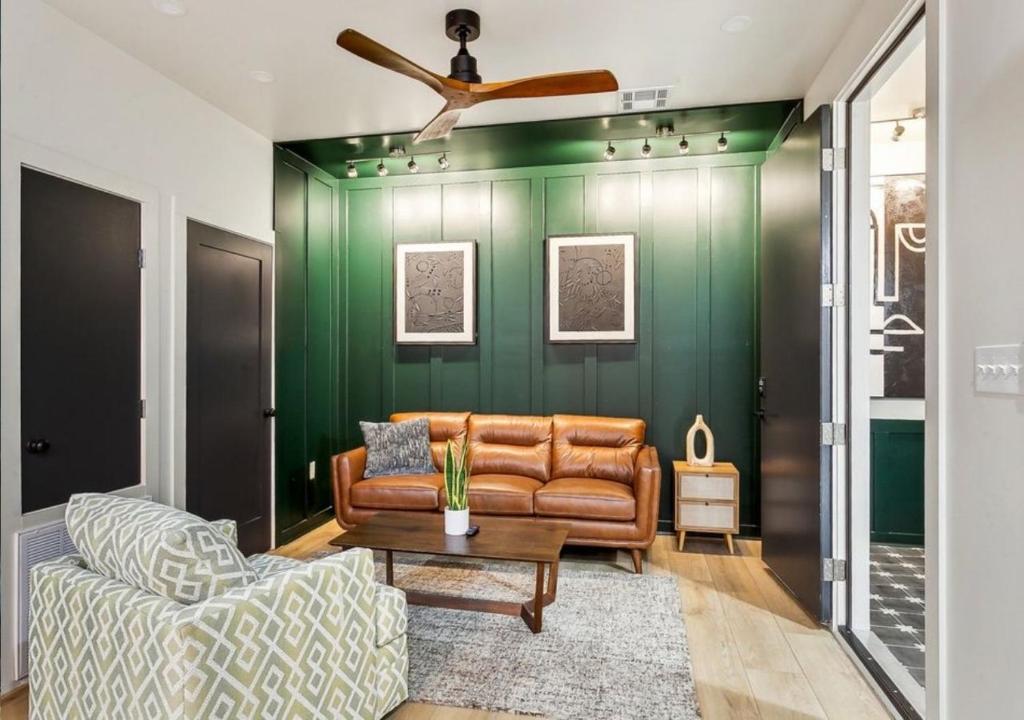 Luxury Villa with private Rooftop - Image 4