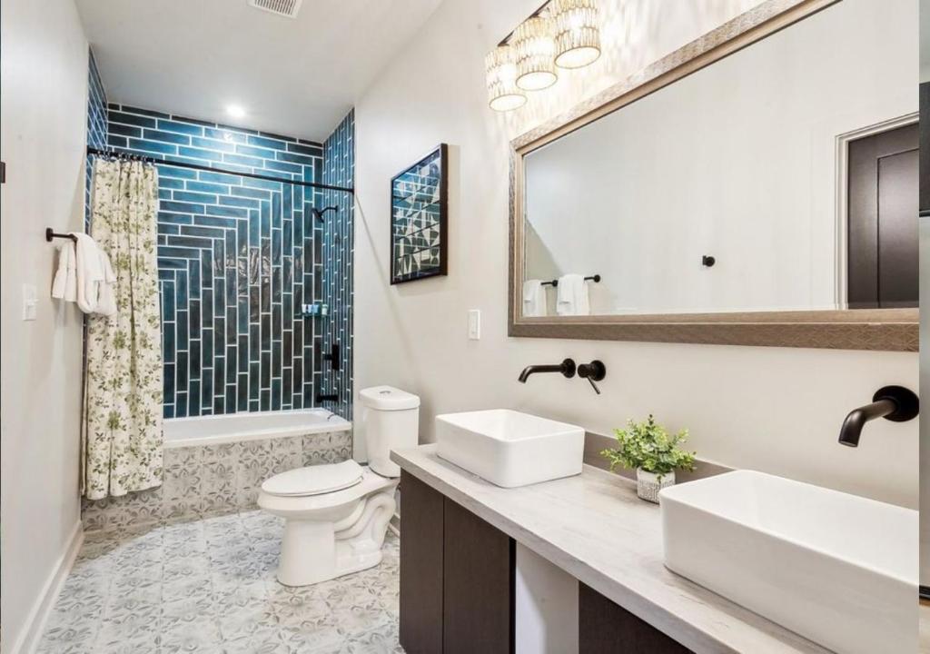 Luxury Villa with private Rooftop - Image 8