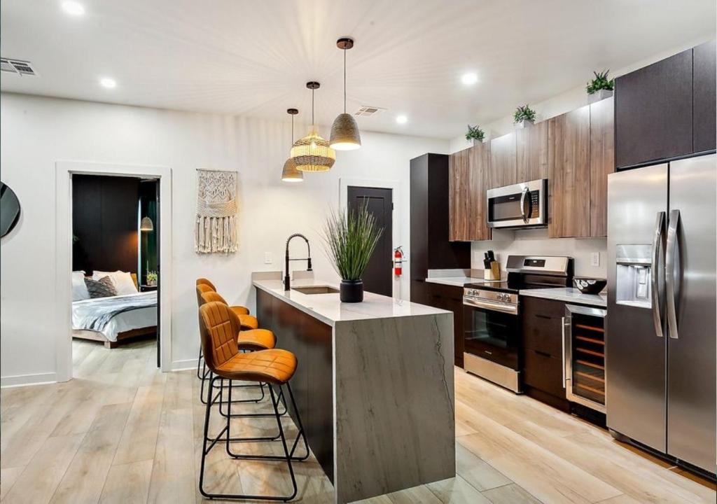 Luxury Villa with private Rooftop - Image 6