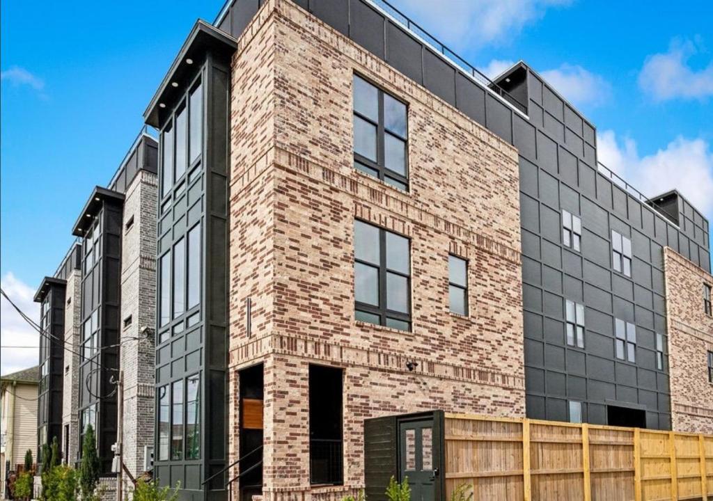 Luxury Villa with private Rooftop - Image 7