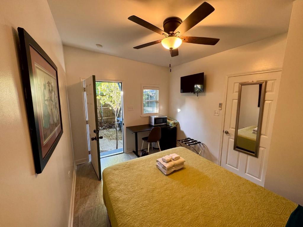 Charming Studio Cabin under Oak tree 2 mins walk to Magazine quiet neighborhood - Image 4