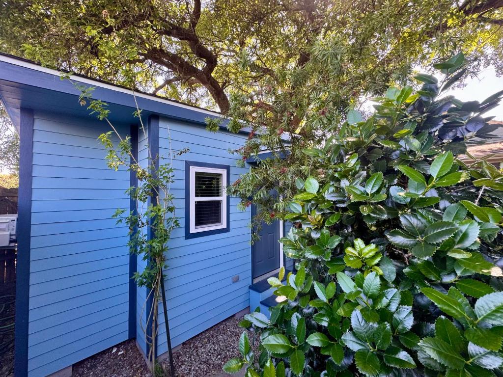 Charming Studio Cabin under Oak tree 2 mins walk to Magazine quiet neighborhood - Image 8