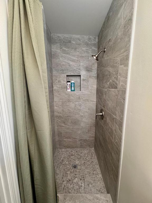 Charming Studio Cabin under Oak tree 2 mins walk to Magazine quiet neighborhood - Image 7