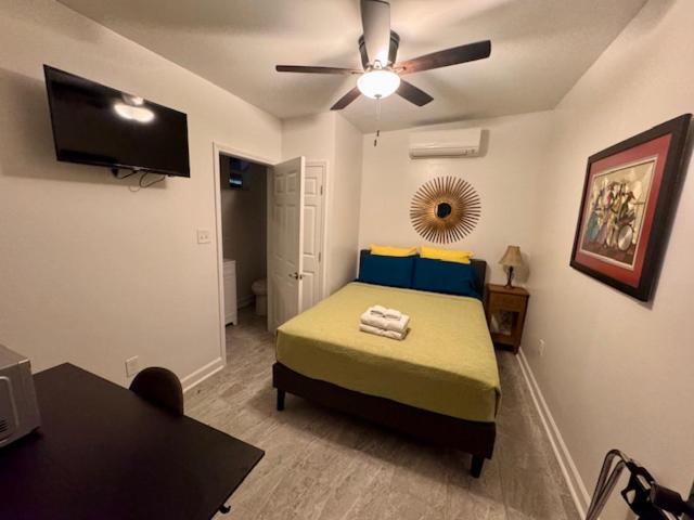 Charming Studio Cabin under Oak tree 2 mins walk to Magazine quiet neighborhood - Image 6