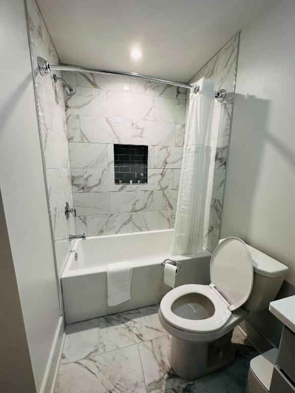 Hot Tub (Jacuzzi) - Photo 3