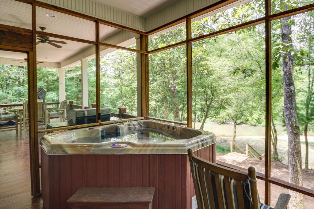 Waterfront Loranger Cottage Hot Tub, Deck and Grill