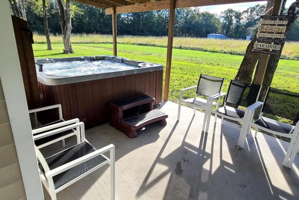 Hot Tub (Jacuzzi) - Photo 7