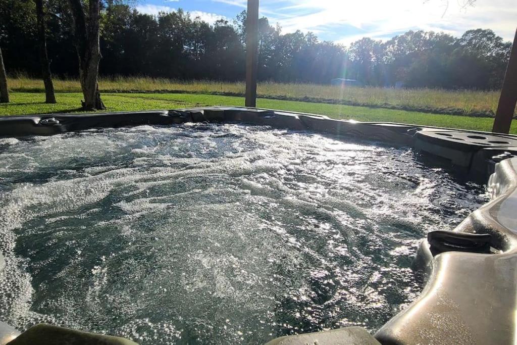 Hot Tub (Jacuzzi) - Photo 2