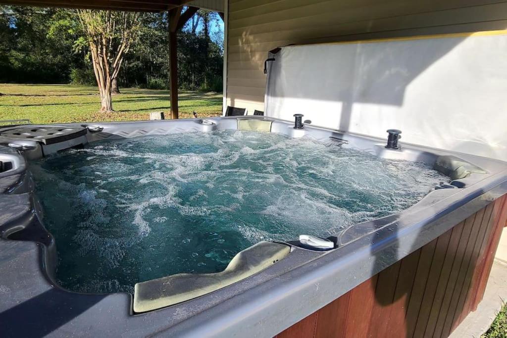 Hot Tub (Jacuzzi) - Photo 4