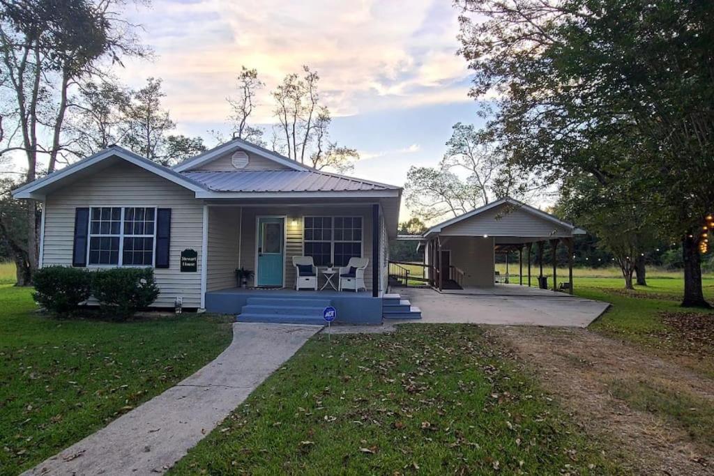 Stewart House with Hot Tub and 3 bedroom - Image 6