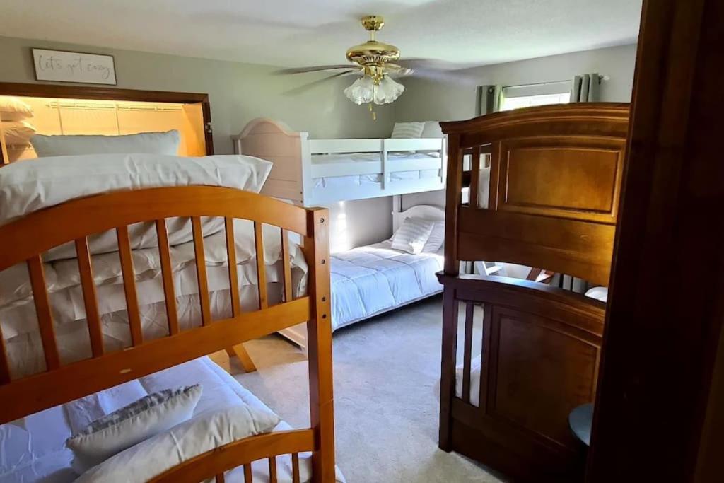 Stewart House with Hot Tub and 3 bedroom - Image 7