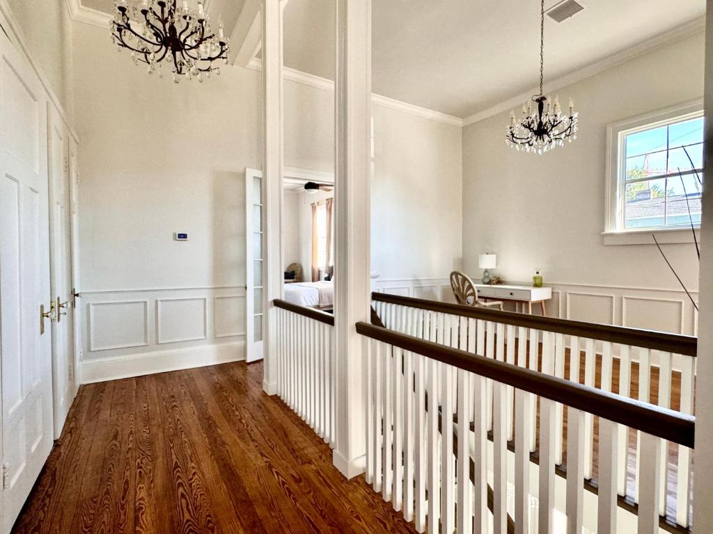 Elegant Garden District 4BR Home - Image 8