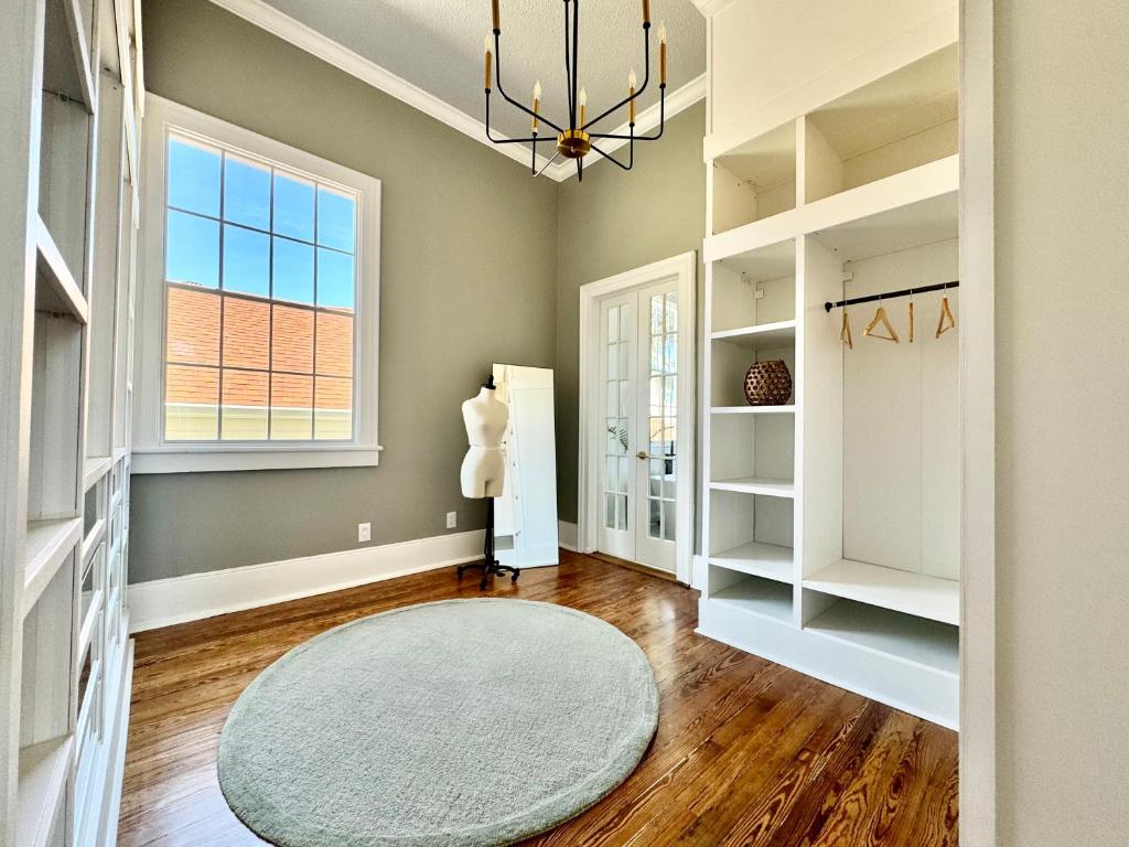 Elegant Garden District 4BR Home - Image 6