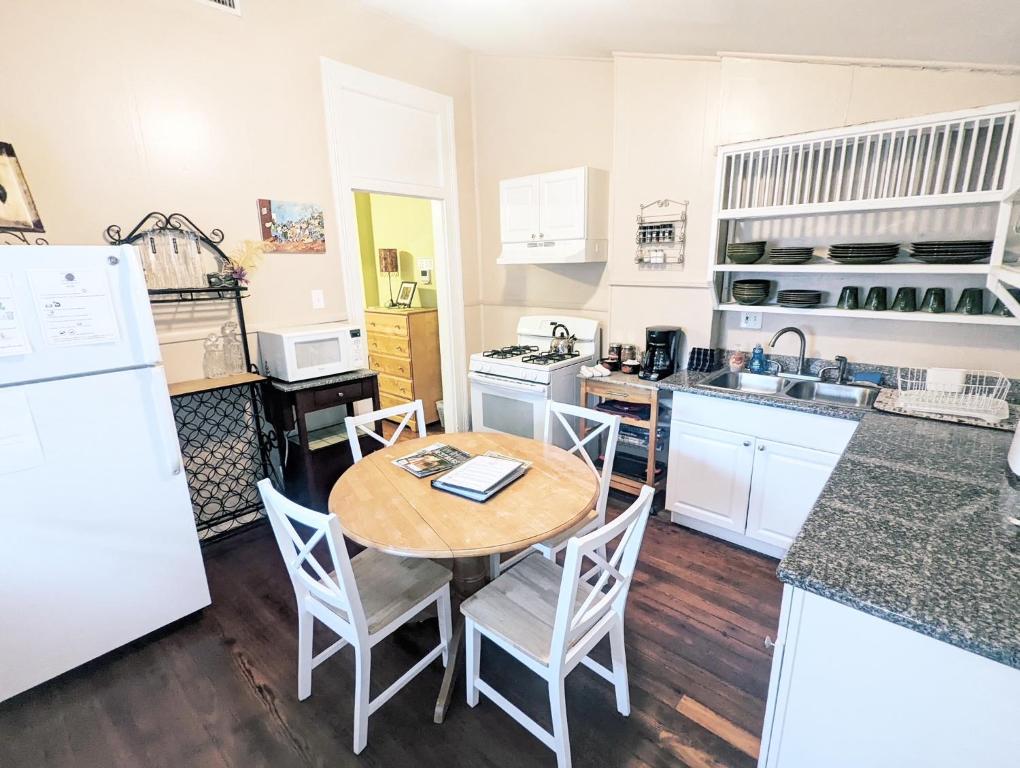 Royal Sunshine - Image 4