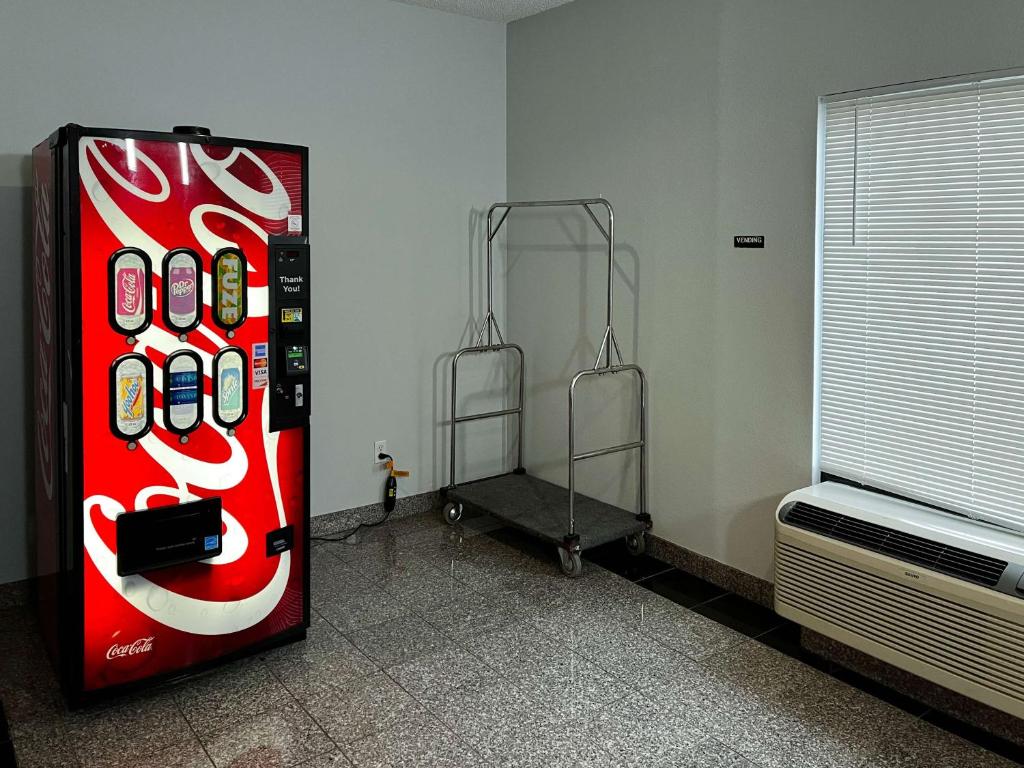 Executive Inn & Suites Breaux Bridge, LA - Image 4