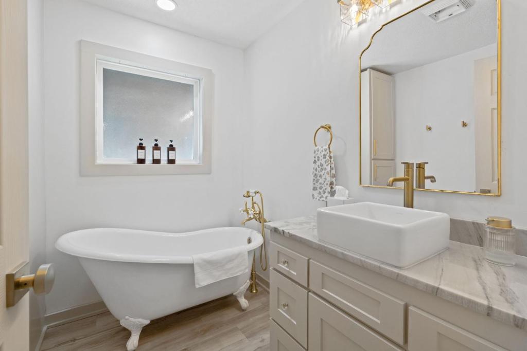 3 Bedroom Home with Pool