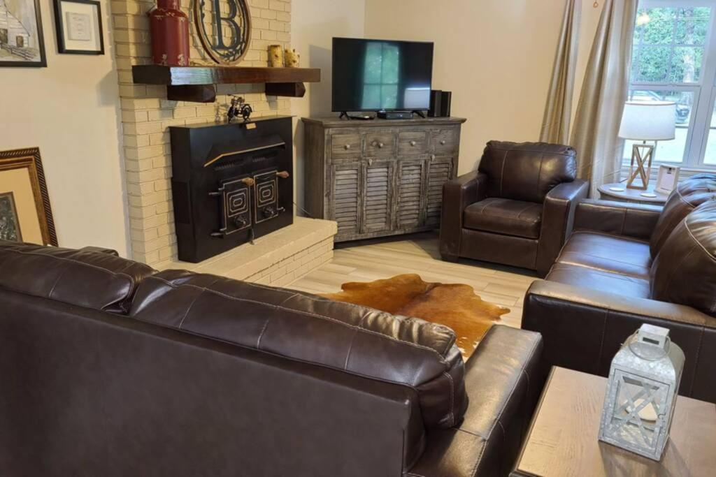 Farm House stay with soaking tub and hot tub barn - Image 8
