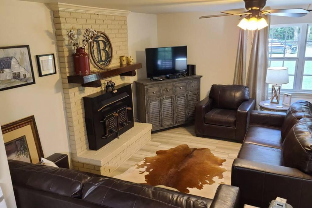 Farm House stay with soaking tub and hot tub barn - Image 5