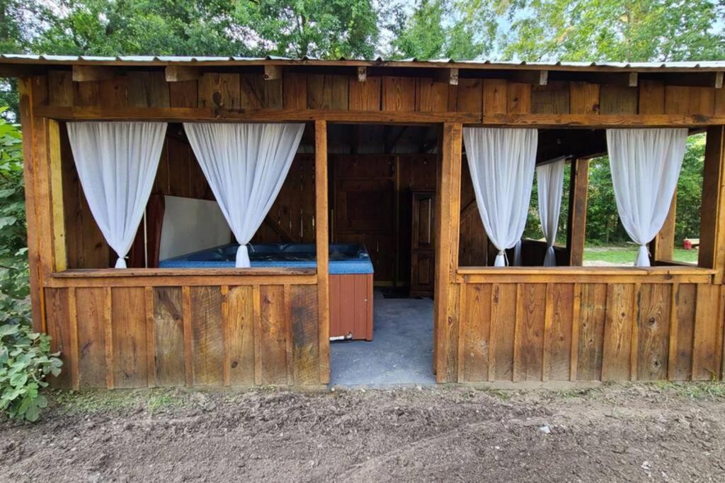 Farm House stay with soaking tub and hot tub barn