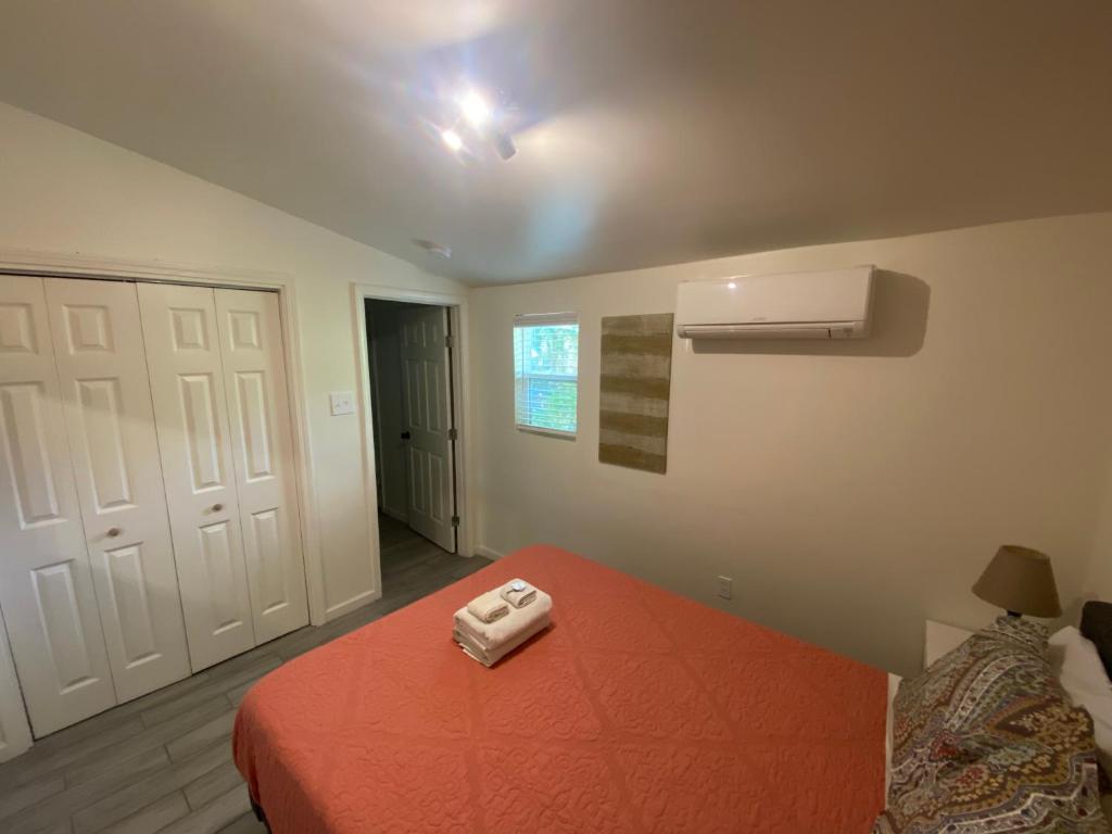 One bedroom apartment with hot tub 2 blocks to Magazine street - Image 7