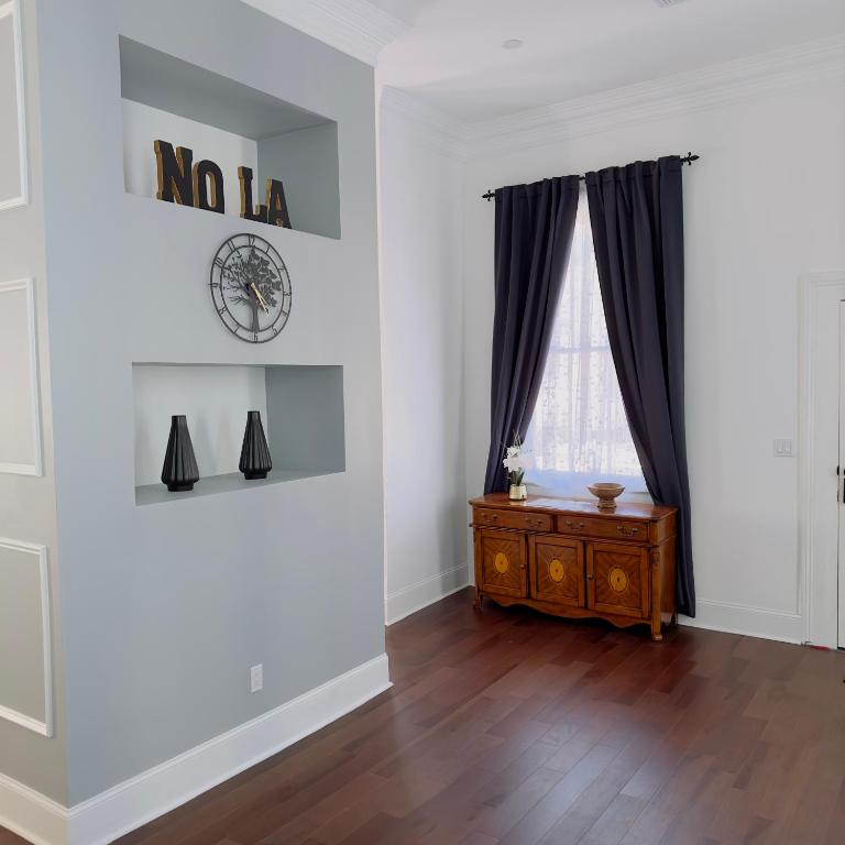 The Historic Bourbon Suit walk to French Quarter - Image 8