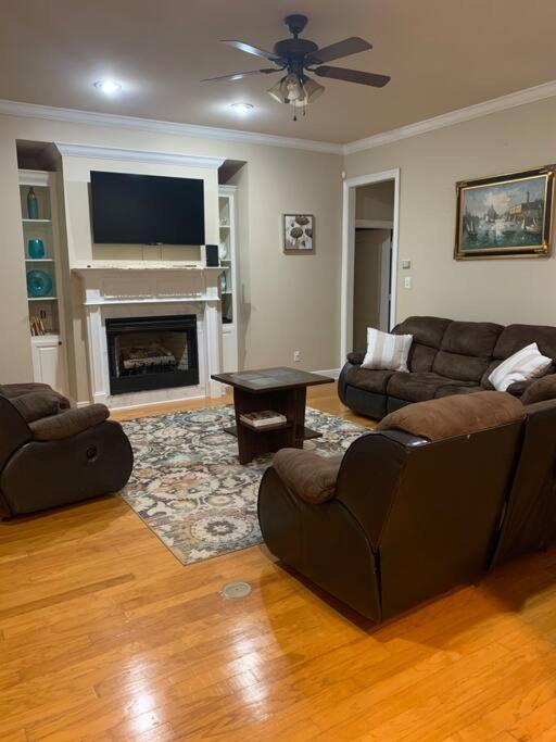 Luxury, modern, homely 4 bedroom house, close to city center, hospitals and shopping centers - Image 5