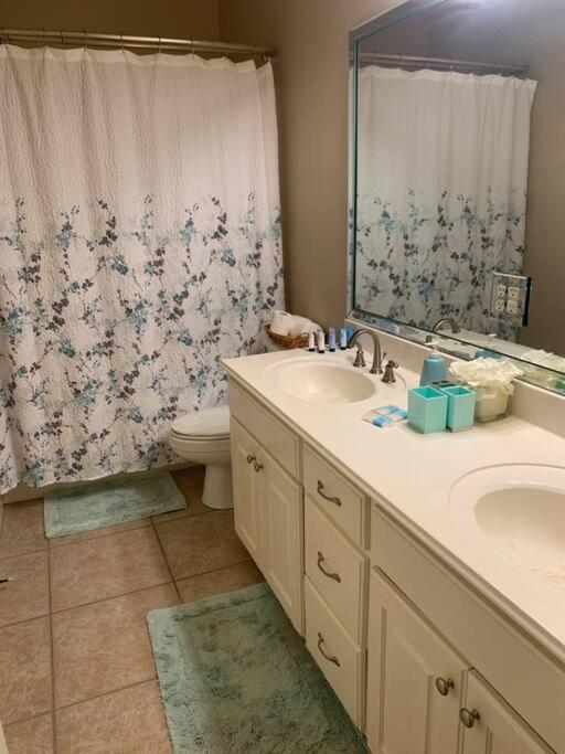 Luxury, modern, homely 4 bedroom house, close to city center, hospitals and shopping centers - Image 8