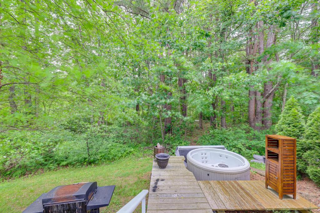 Hot Tub (Jacuzzi) - Photo 3