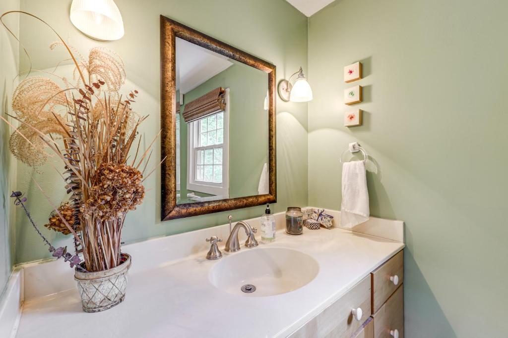 Beautiful Mousam River Retreat Hot Tub and Kayaks! - Image 8