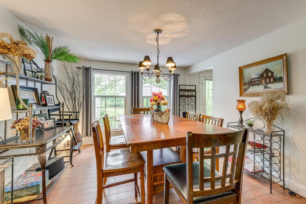 Beautiful Mousam River Retreat Hot Tub and Kayaks! - Image 4