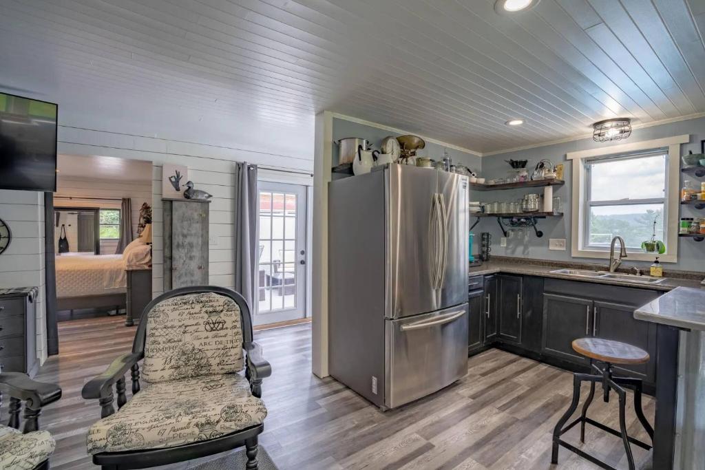 Luxury Poolside Suite with Views + Private Hot Tub - Image 8