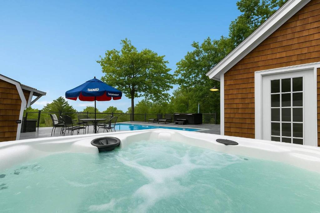 Luxury Poolside Suite with Views + Private Hot Tub