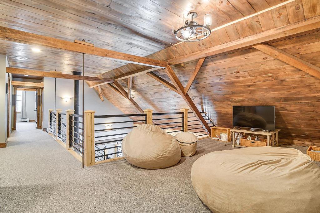 Maine Home with Hot Tub and Snowmobile Trail Access! - Image 5