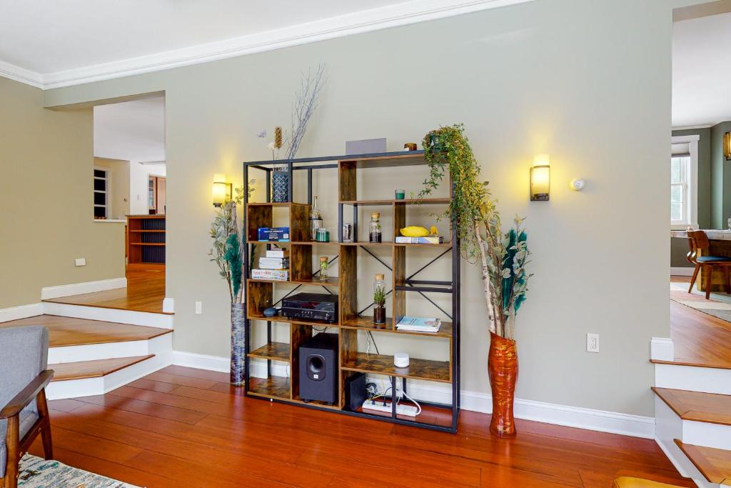 Juniper Grove - Image 8