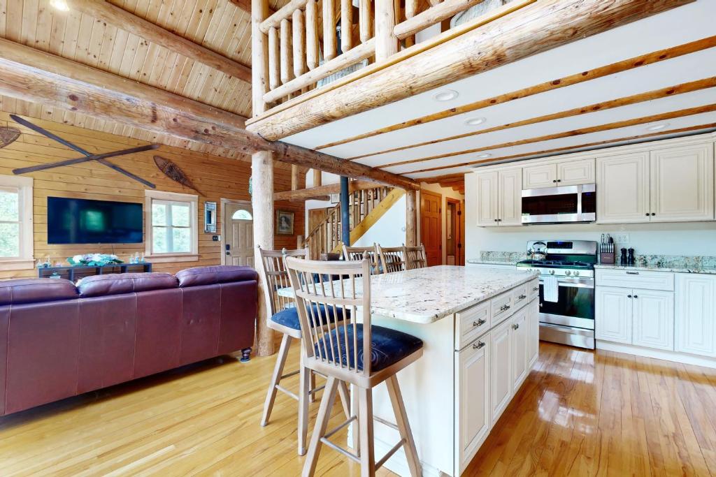 Charming Hideaway - Image 4