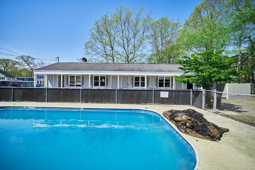 Marvin Gardens Motel Old Orchard Beach - Image 4