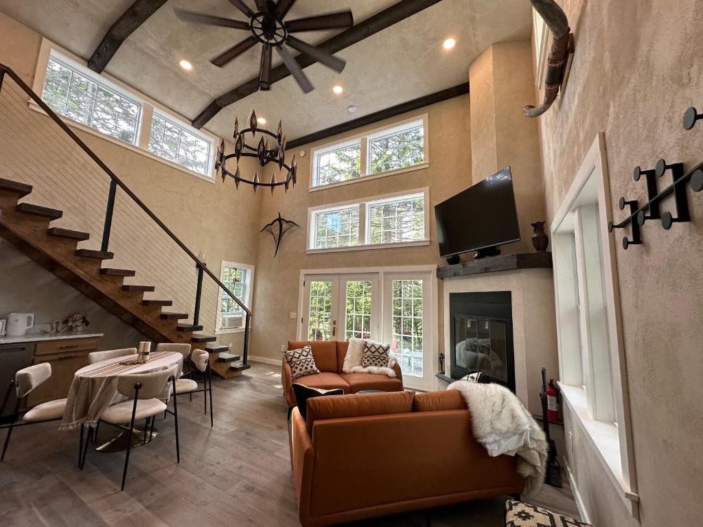 Luxury cabin vc home 2bd 2bath