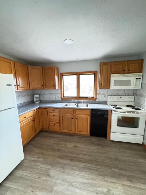 Abellona Inn & Suites - Image 7