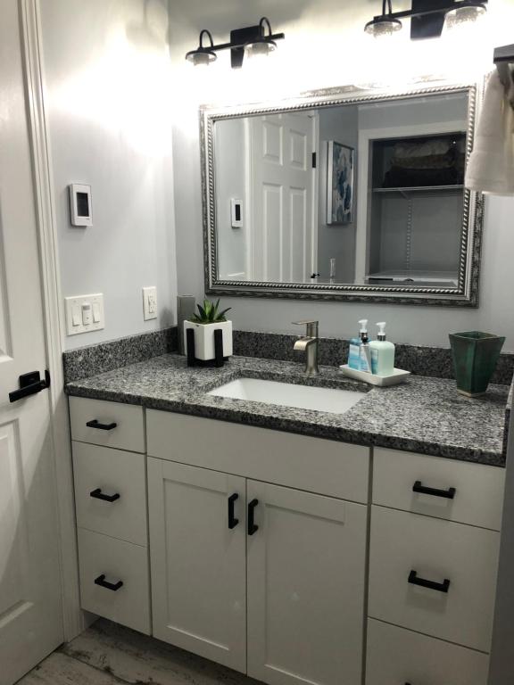 The Mighty Oaks Retreat,modern house Bar Harbor Acadia MDI - Image 8