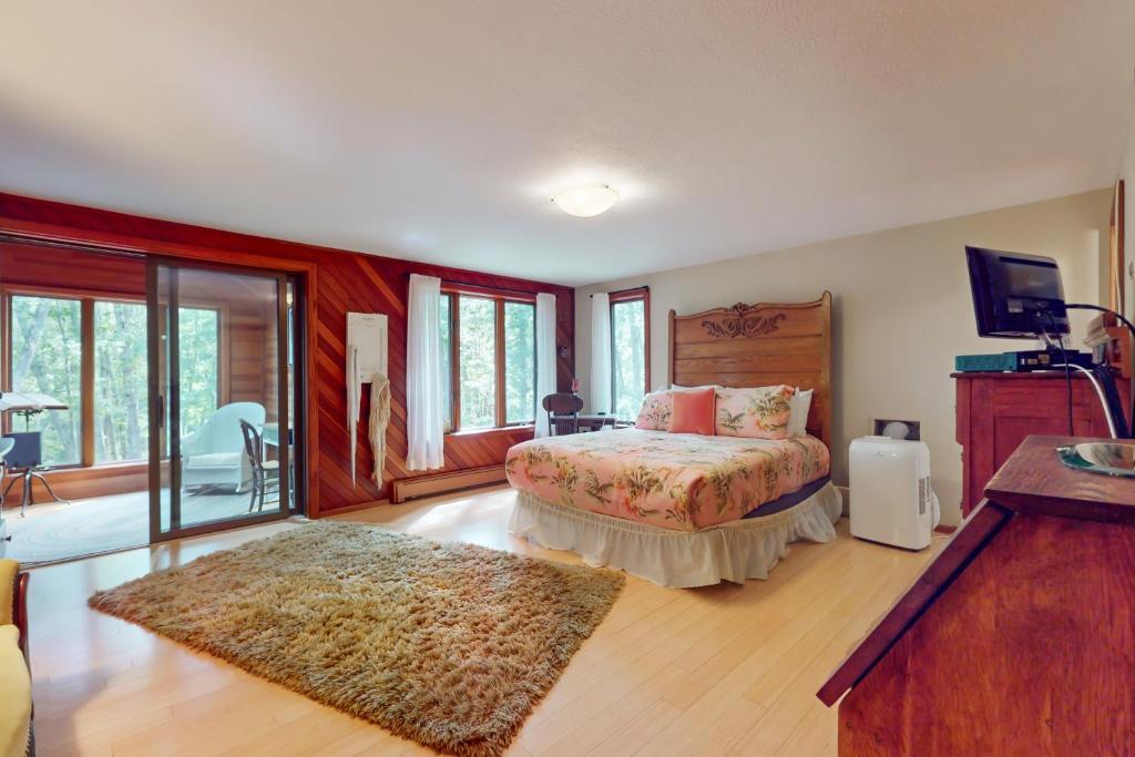 Writer's Retreat - Image 7