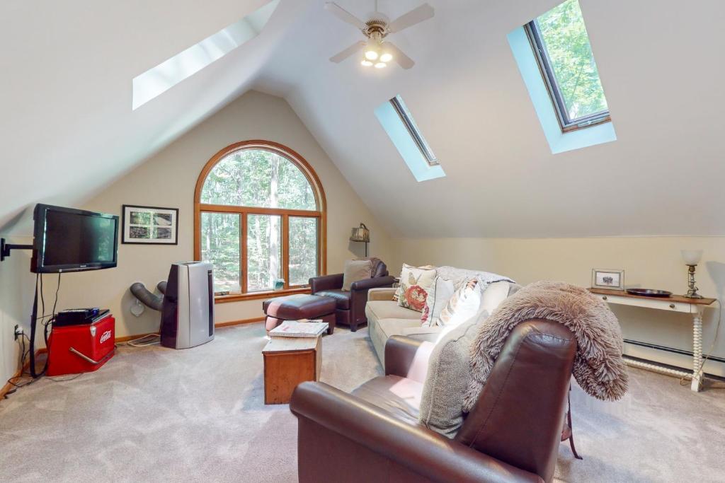 Writer's Retreat - Image 5