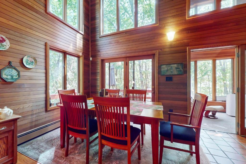 Writer's Retreat - Image 4