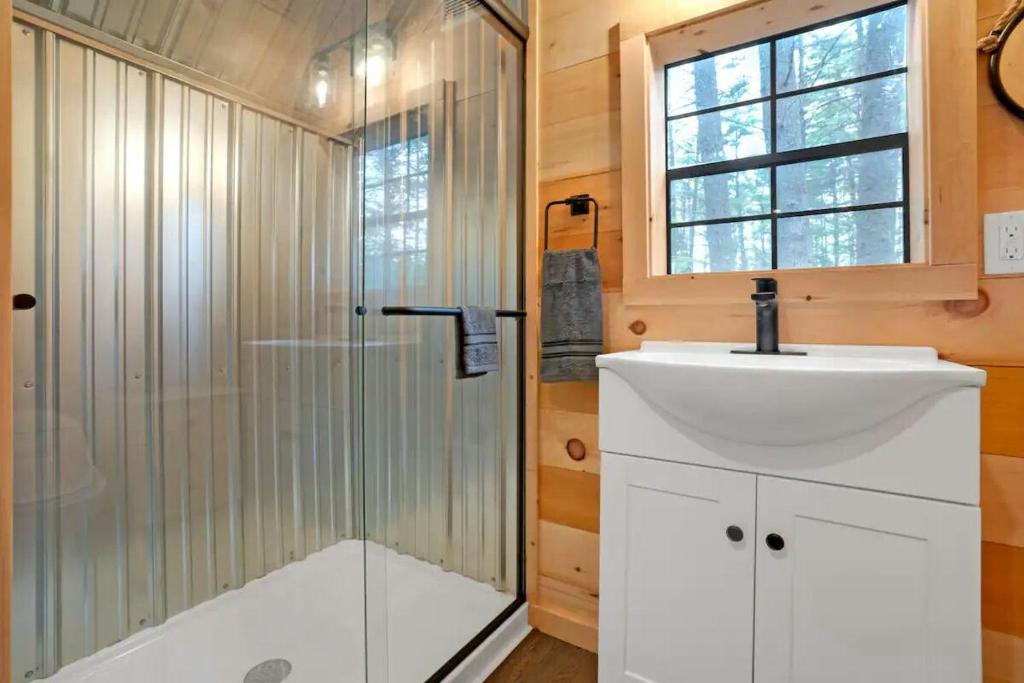 A-Frame Retreat with Inviting Hot Tub - Image 7