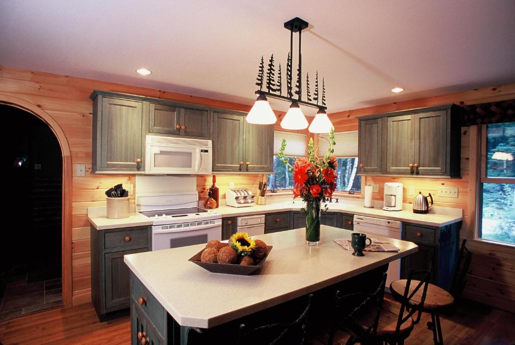 Upscale Fryeburg Cabin Hot Tub and Billiards Table! - Image 7