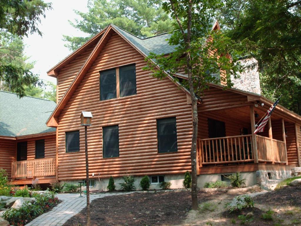 Upscale Fryeburg Cabin Hot Tub and Billiards Table! - Image 5